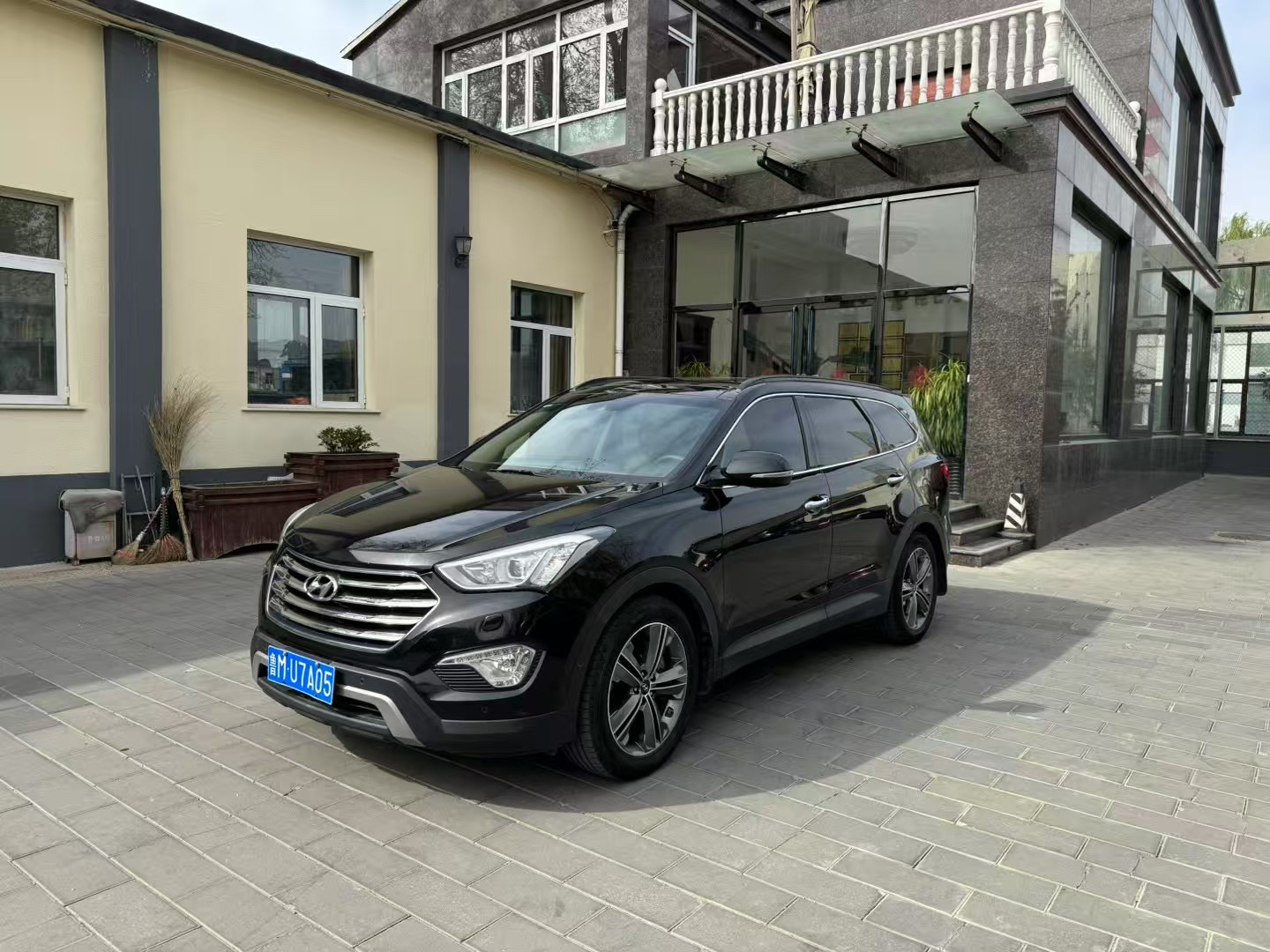 2013 Hyundai Grand Santa Fe 3.0L 7-Seater 4WD Brown Interior Flagship Edition - 2013 SUV, pre-owned car for export from China