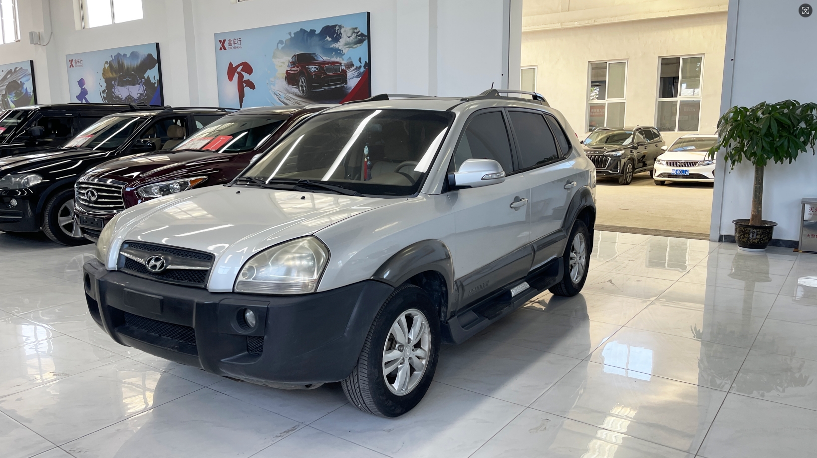 2009 Hyundai Tucson 2.0L Automatic 2WD Sunroof Edition - 2009 SUV, pre-owned car for export from China