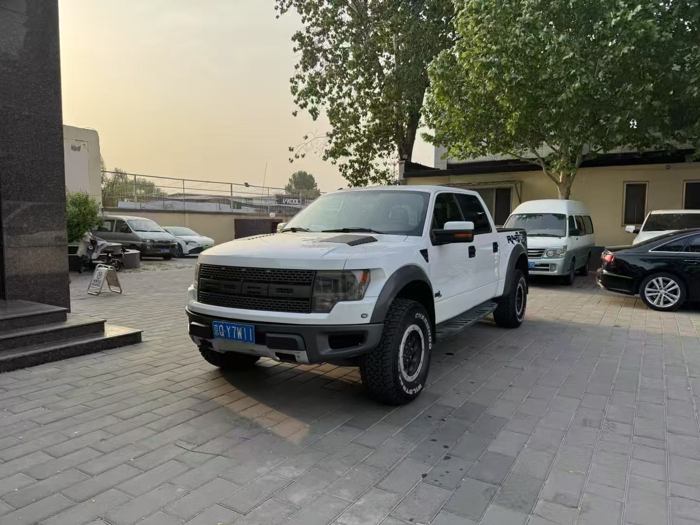 2014 Ford F-150 6.2L US Spec - 2014 Pickup, pre-owned car for export from China