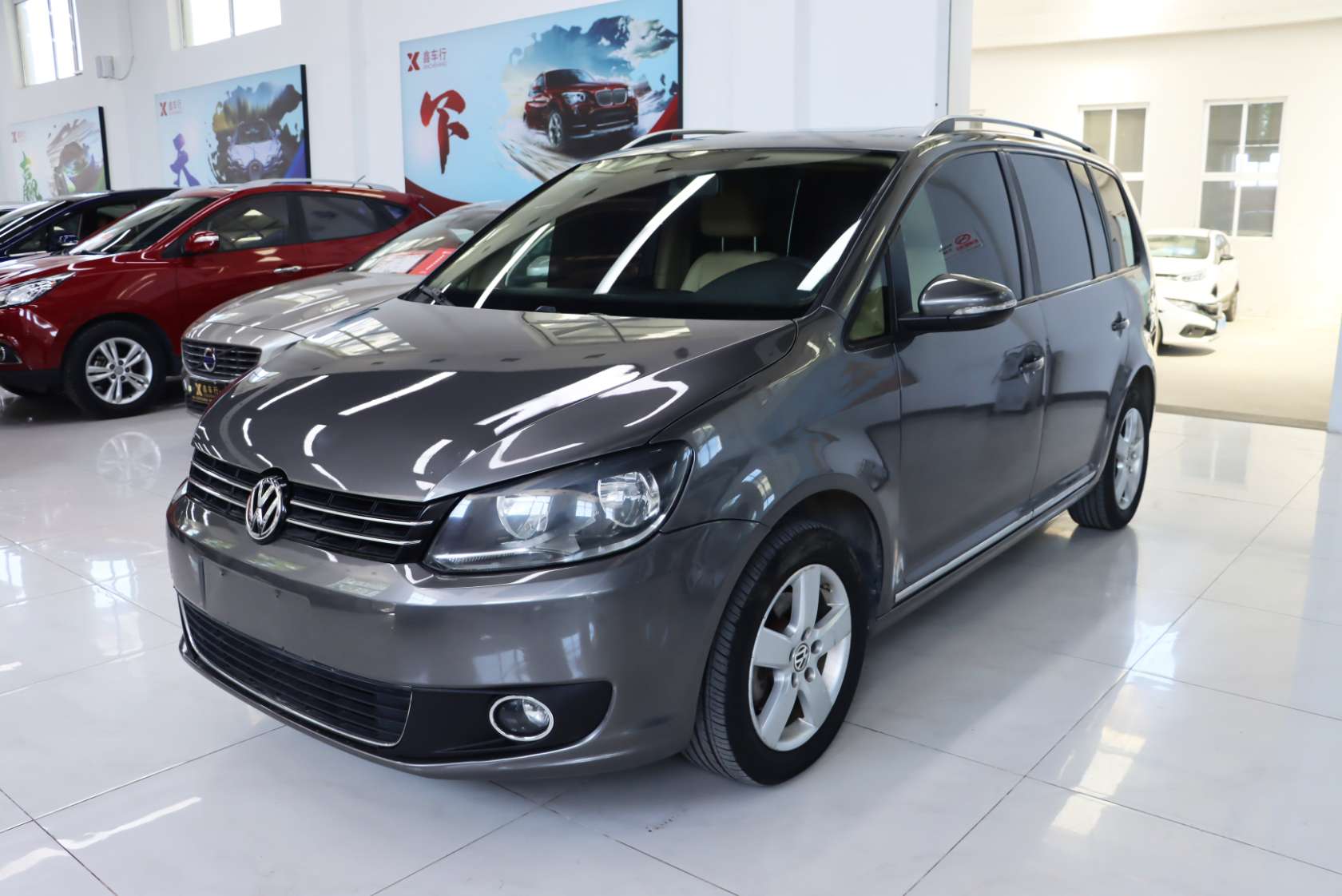 2011 Volkswagen Touran 1.4T DSG Zhiya Edition 5-Seater - 2011 MPV, pre-owned car for export from China