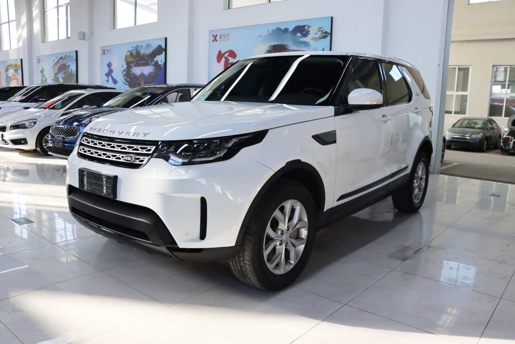 2018 Land Rover Discovery 3.0 SC V6 SE - 2018 SUV, pre-owned car for export from China