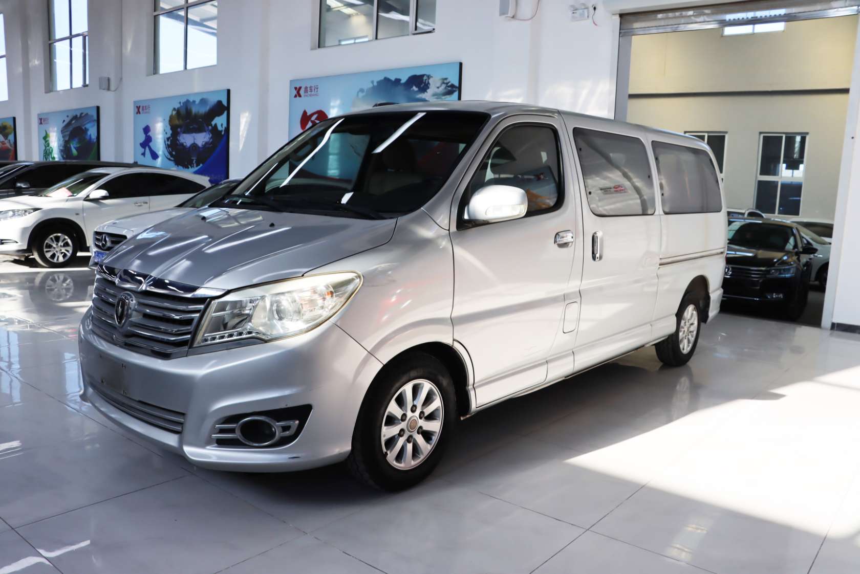 2014 Jinbei Grace 2.4L Standard Edition Long Wheelbase 9 Seater 4RB2 - 2014 MPV, pre-owned car for export from China