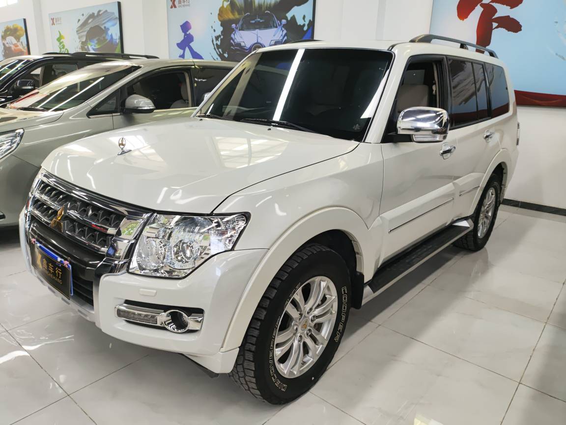 2019 Mitsubishi Pajero (Import) V97 3.8L 5-Door GLS Sunroof Dual Diff Lock Middle East - 2019 SUV, pre-owned car for export from China