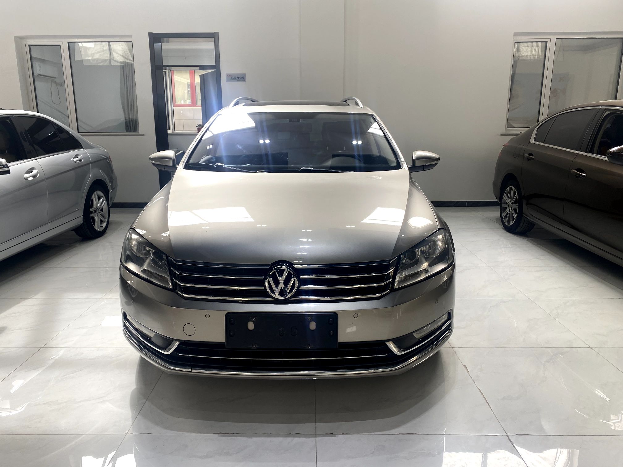 2015 Volkswagen Magotan (Import) Wagon Edition 2.0TSI Comfort Edition - 2015 Wagon, pre-owned car for export from China