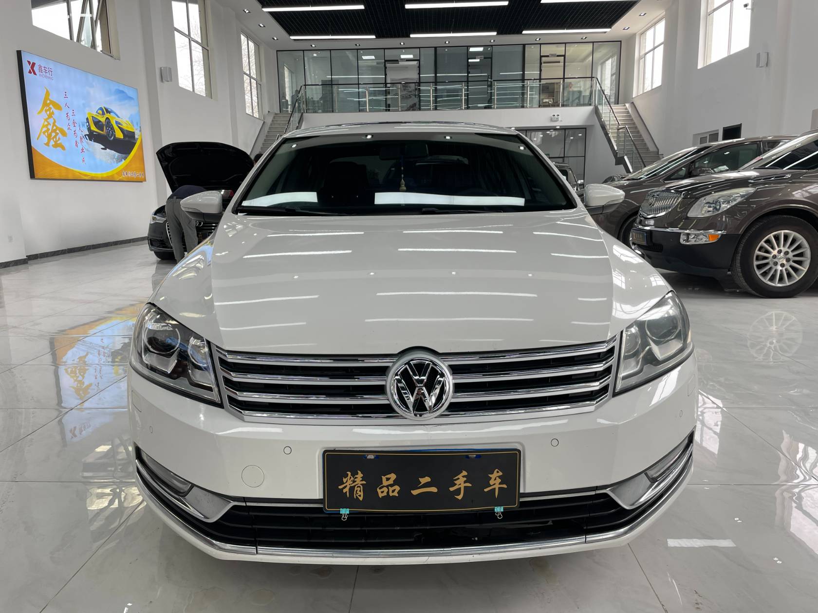 2013 Volkswagen Magotan 1.8TSI Luxury Edition - 2013 Sedan, pre-owned car for export from China
