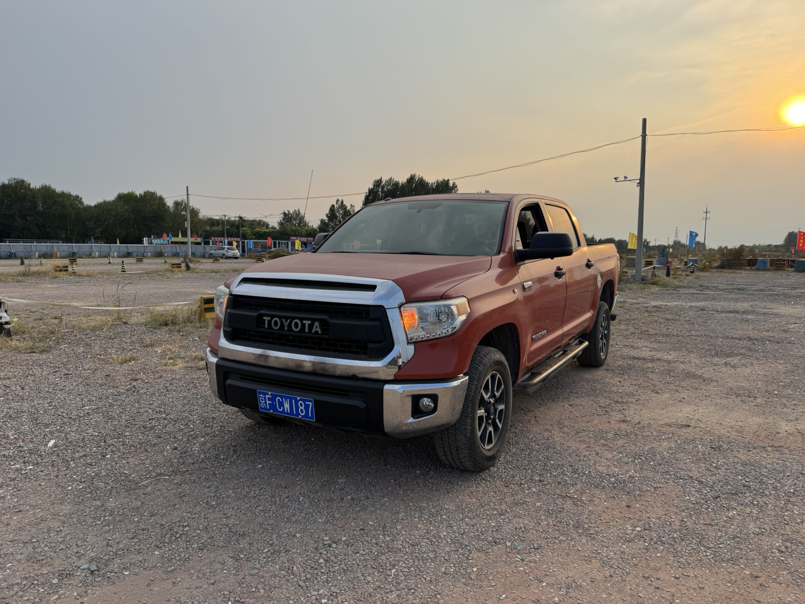 2017 Toyota Tundra 5.7 4-Door SR5 TRD - 2017 Pickup, pre-owned car for export from China