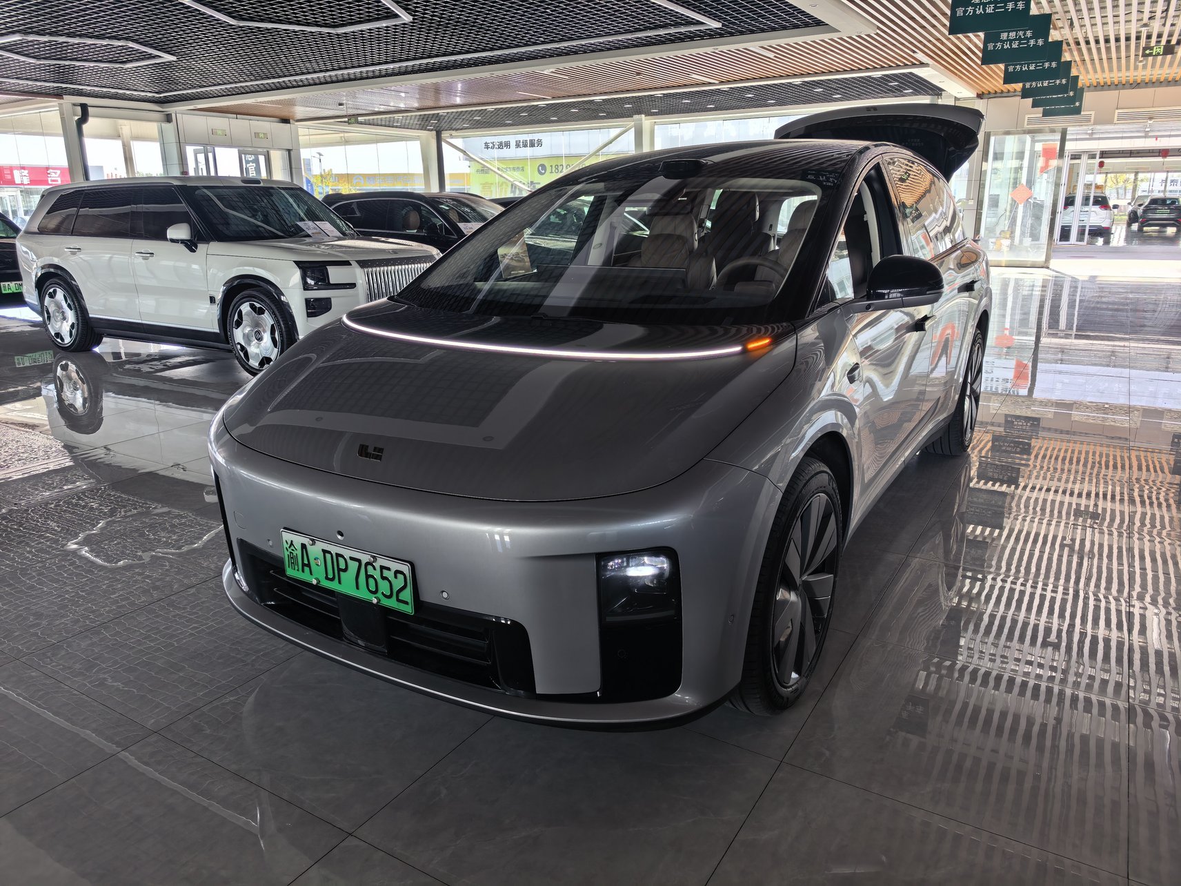 2025 Li Auto i8 - 2025 SUV, pre-owned car for export from China