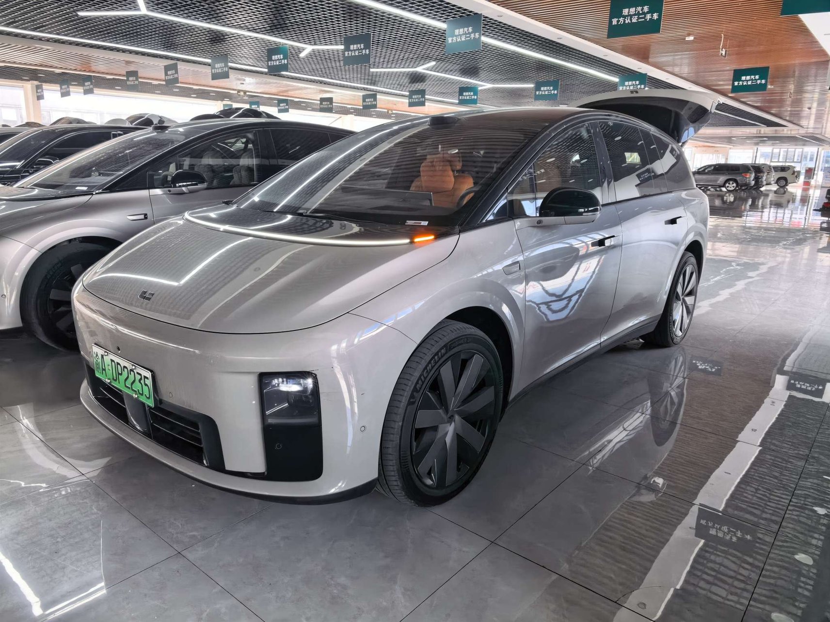 2025 Li Auto i8 - 2025 SUV, pre-owned car for export from China