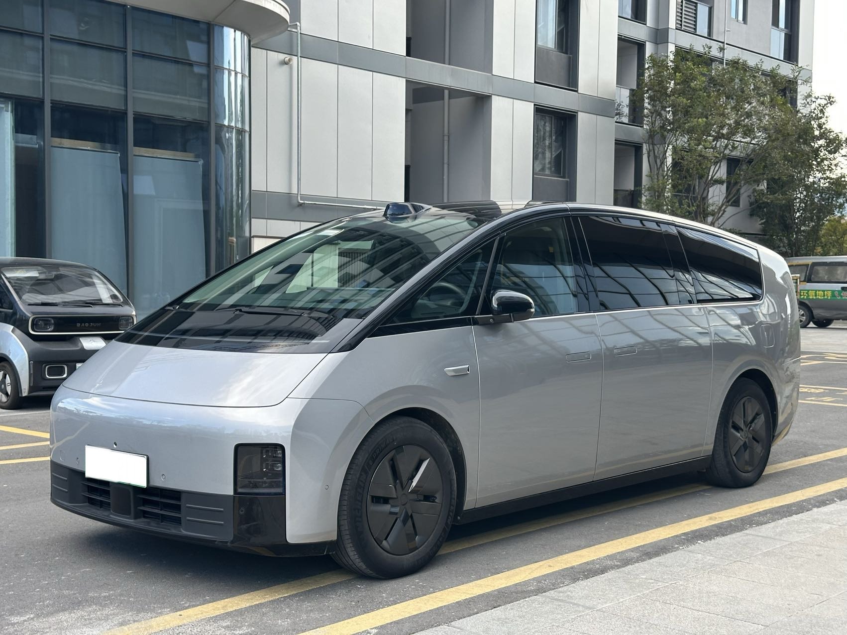 2024 Li Auto MEGA - 2024 SUV, pre-owned car for export from China