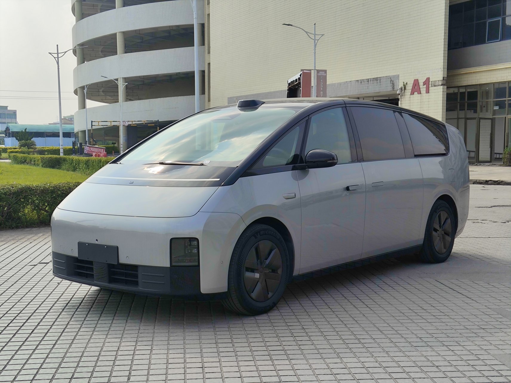 2024 Li Auto MEGA - 2024 SUV, pre-owned car for export from China