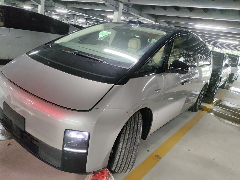 2024 Li Auto MEGA - 2024 SUV, pre-owned car for export from China