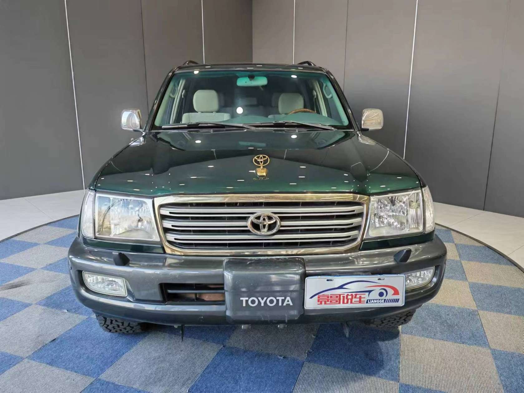 2004 Toyota Land Cruiser - 2004 SUV, pre-owned car for export from China