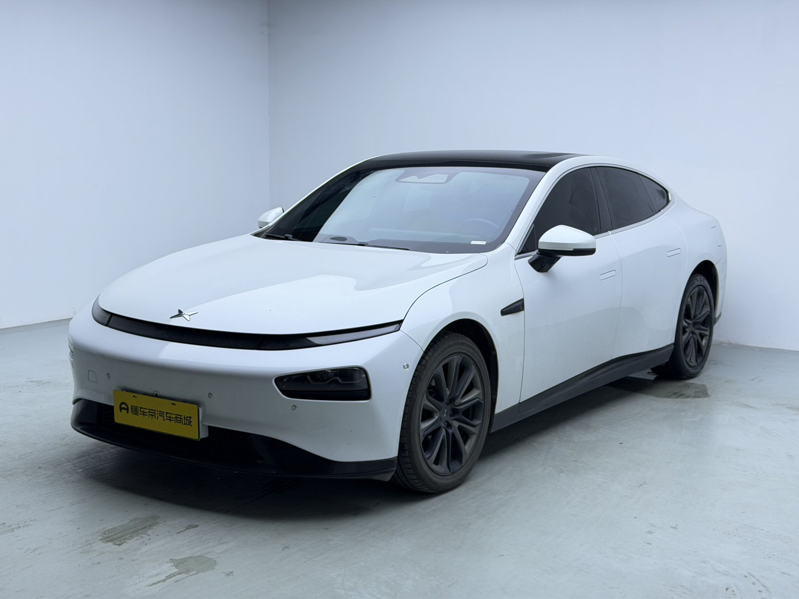2021 XPeng P7 - 2021 Sedan, pre-owned car for export from China