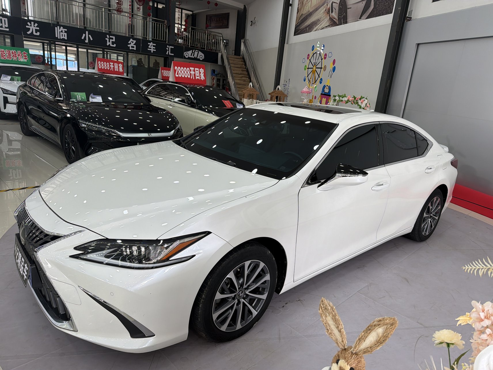 2024 Lexus ES - 2024 Sedan, pre-owned car for export from China