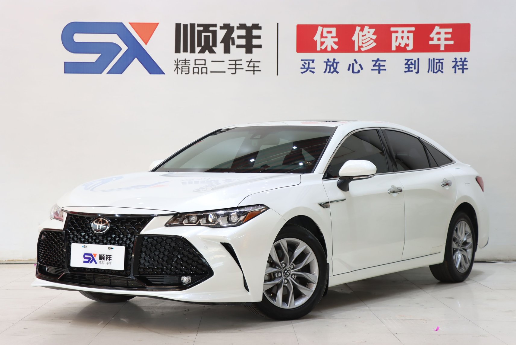 2019 Toyota Avalon - 2019 Sedan, pre-owned car for export from China