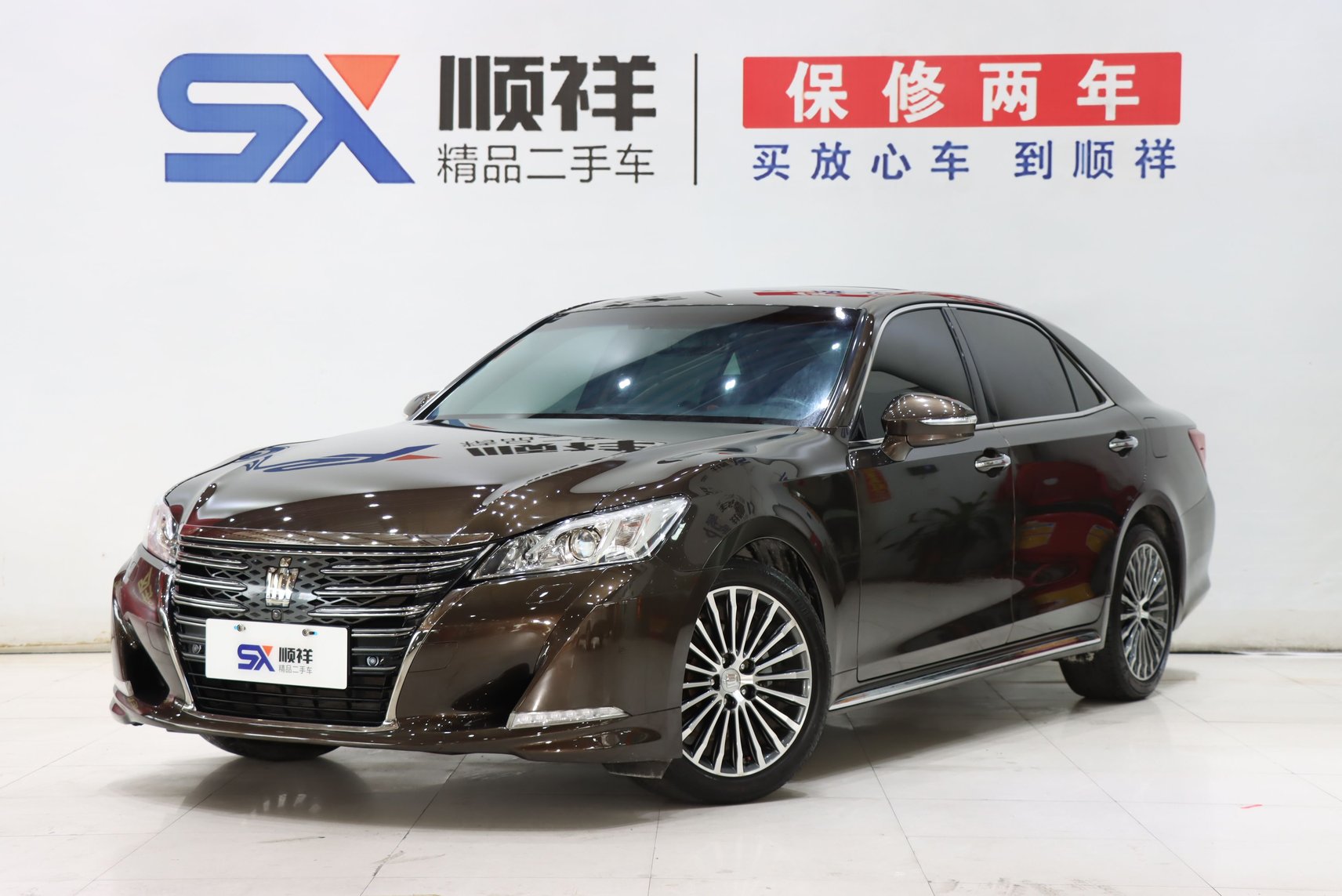 2018 Toyota Crown - 2018 Sedan, pre-owned car for export from China