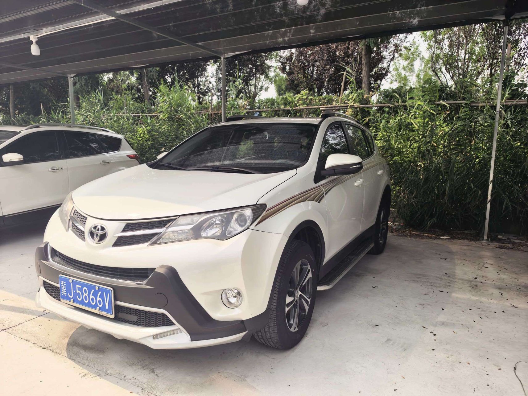 2015 Toyota RAV4 - 2015 SUV, pre-owned car for export from China
