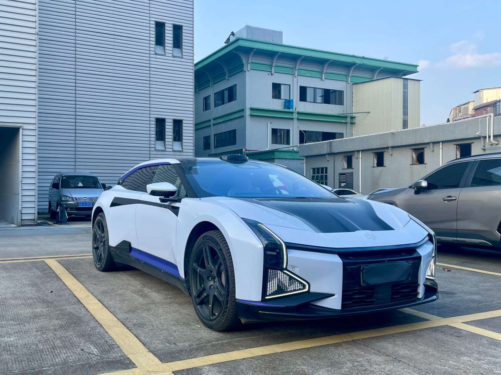 2022 HiPhi HiPhi Z - 2022 SUV, pre-owned car for export from China