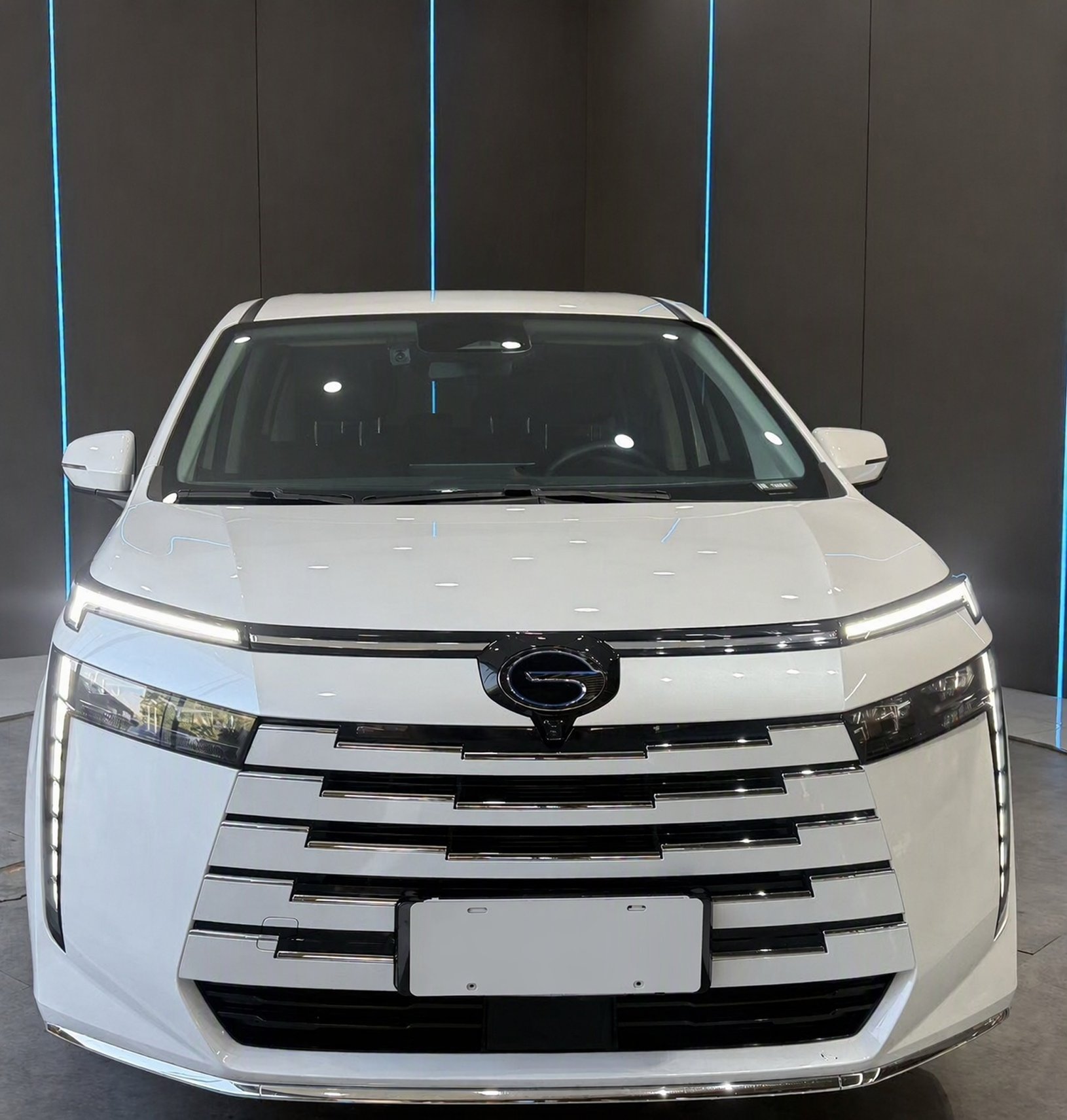 2025 GAC Trumpchi E8 - 2025 SUV, pre-owned car for export from China