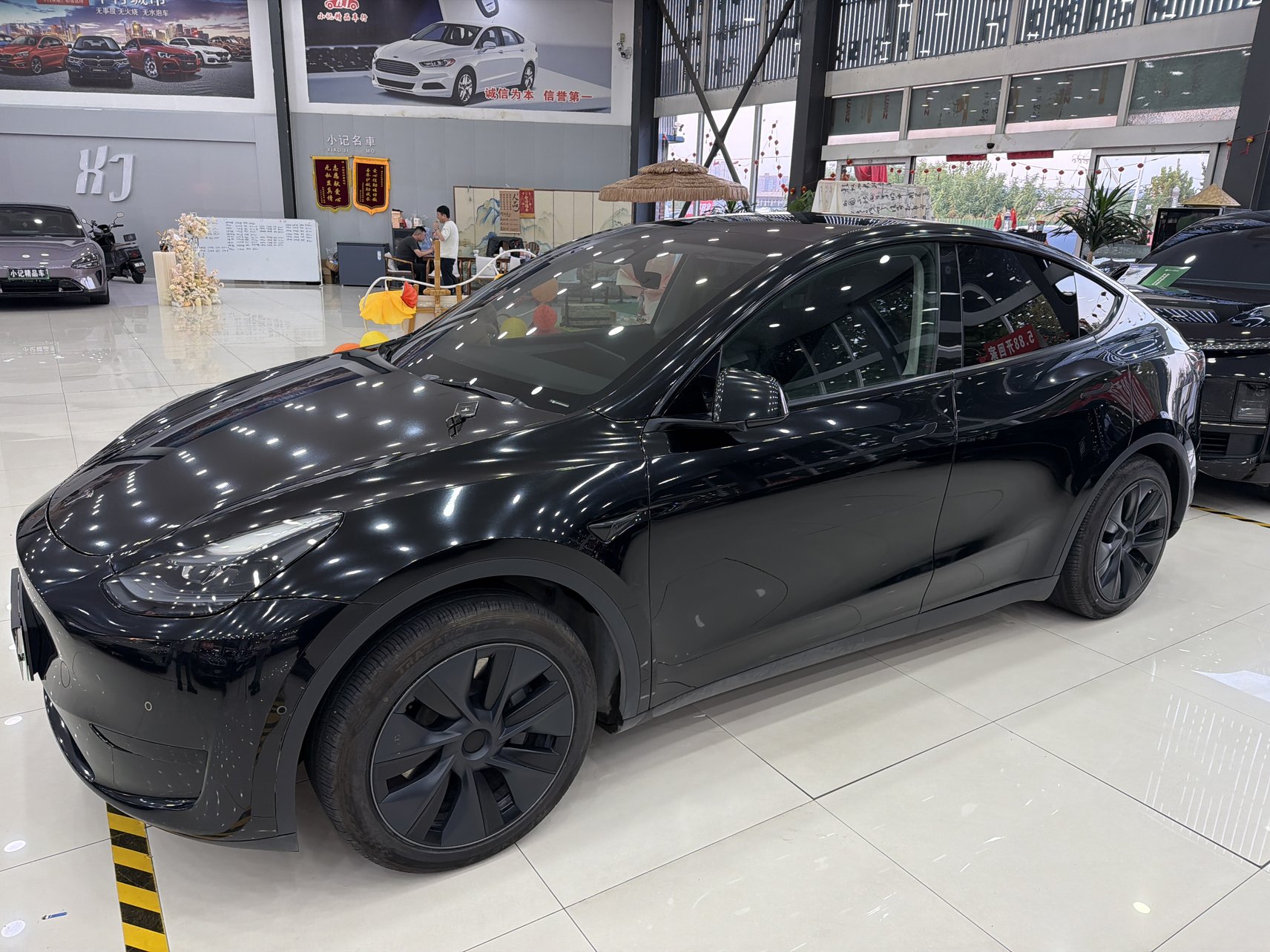 2024 Tesla Model Y - 2024 SUV, pre-owned car for export from China