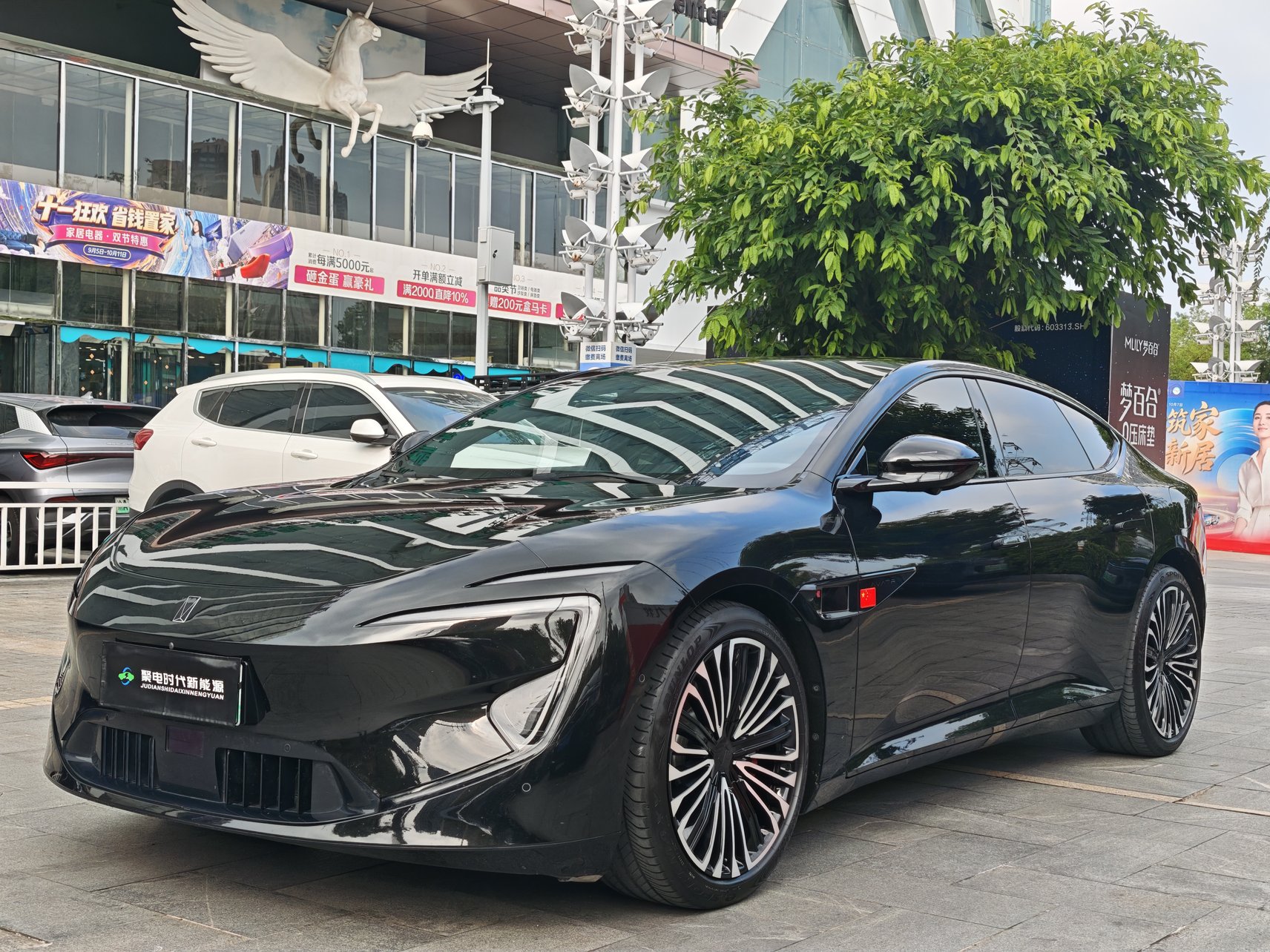 2024 AVATR 12 - 2024 Sedan, pre-owned car for export from China