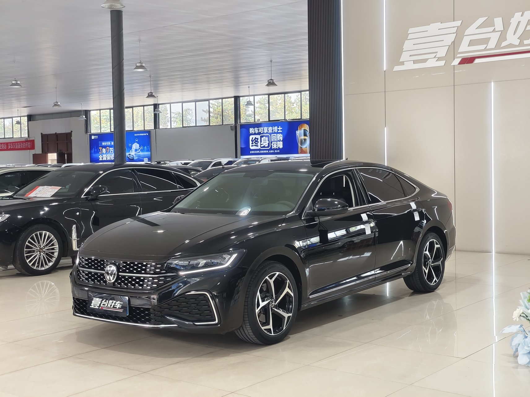 2024 Volkswagen Passat - 2024 Sedan, pre-owned car for export from China