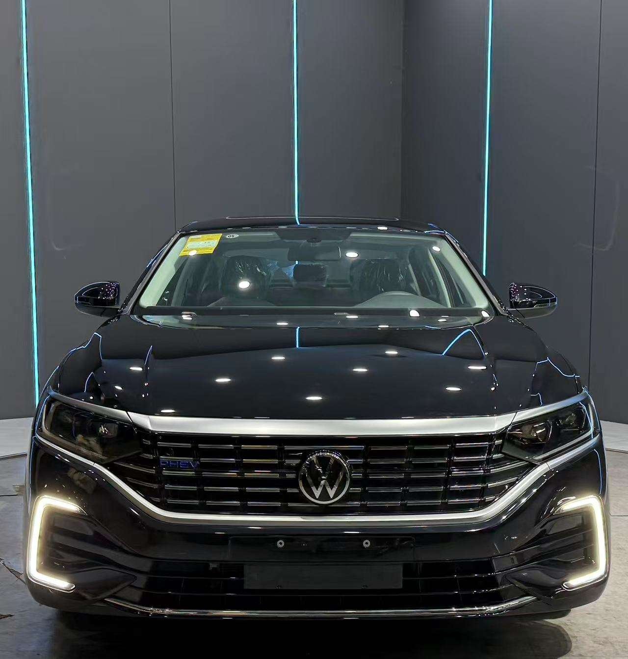 2025 Volkswagen Passat PHEV - 2025 Sedan, pre-owned car for export from China