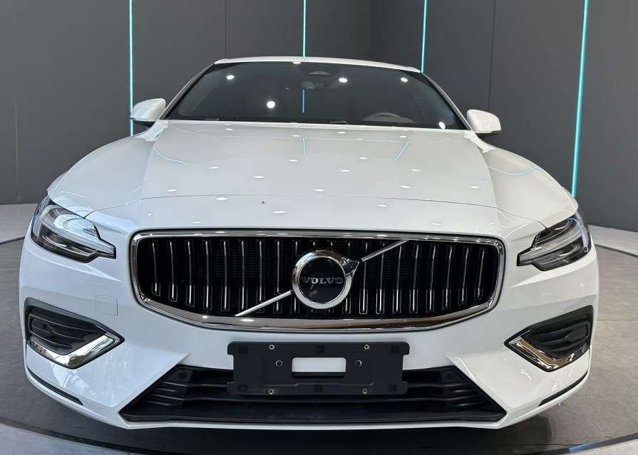 2025 Volvo S60 - 2025 Sedan, pre-owned car for export from China