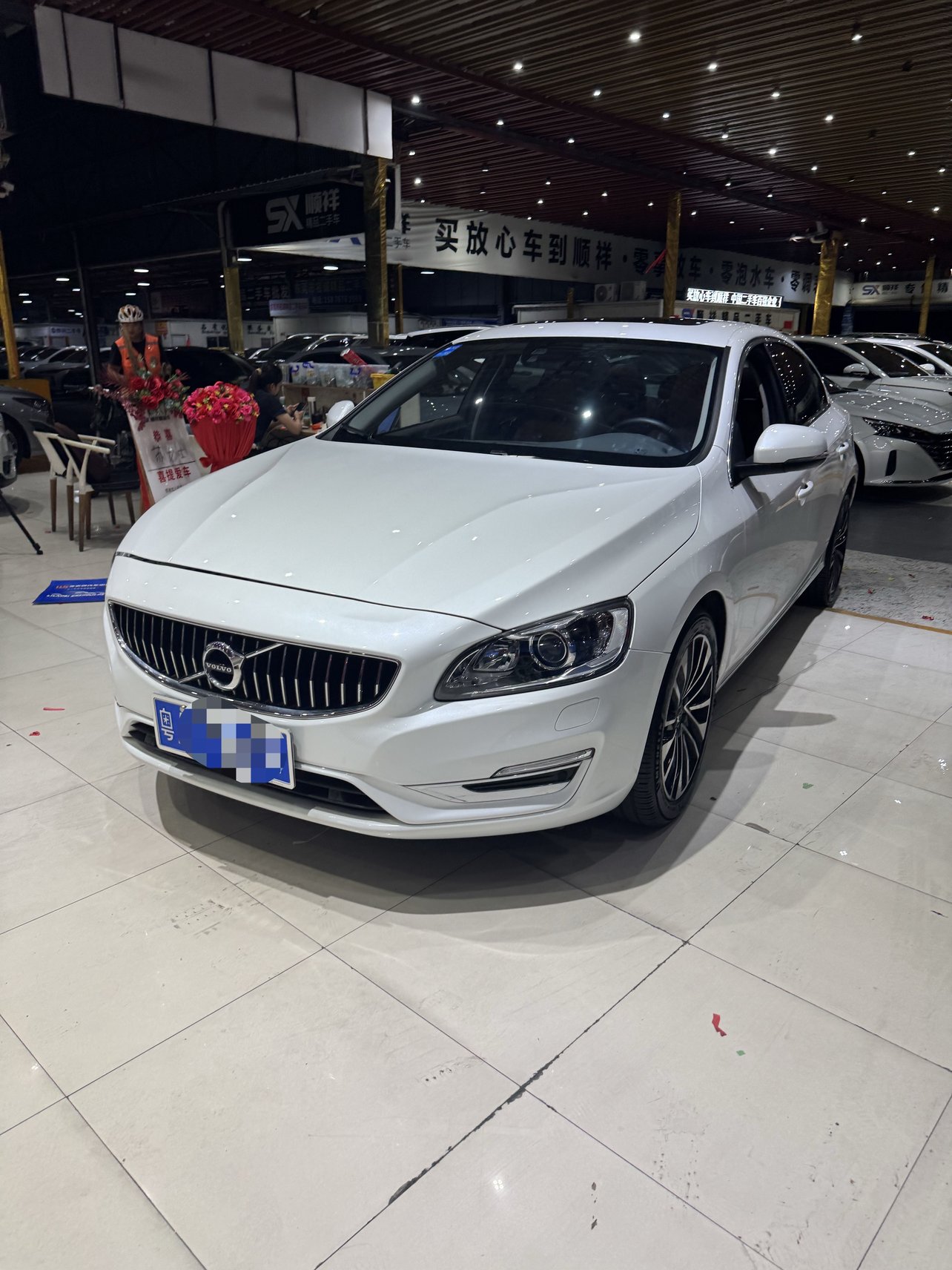 2018 Volvo S60 - 2018 Sedan, pre-owned car for export from China