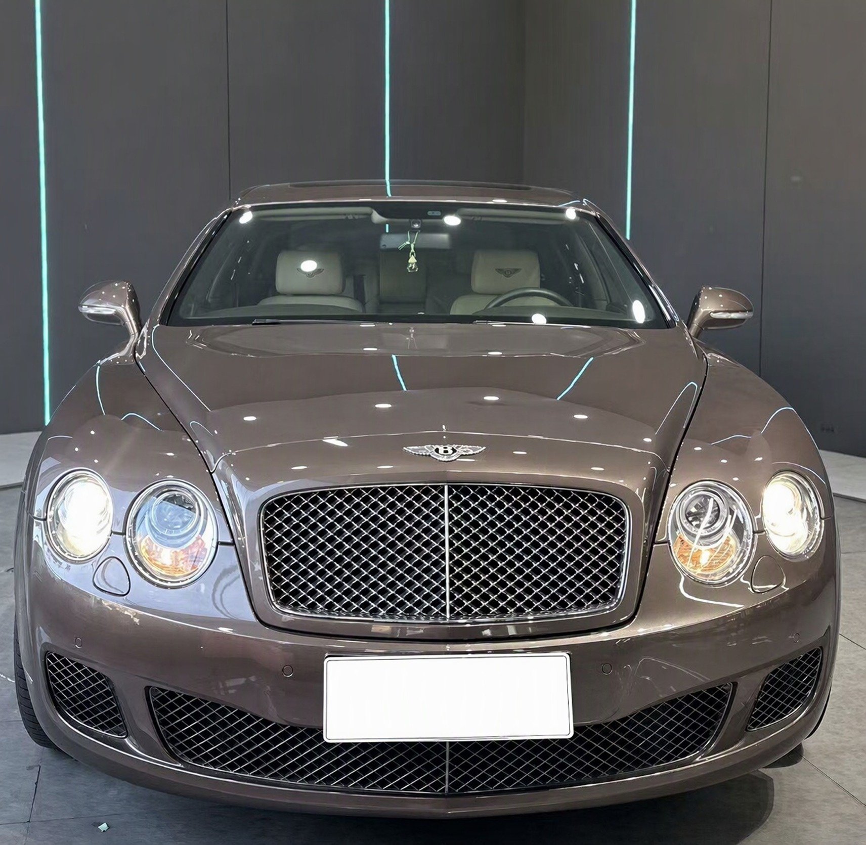 2012 Bentley Flying Spur - 2012 Sedan, pre-owned car for export from China